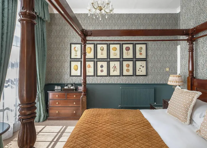 Royal Hotel