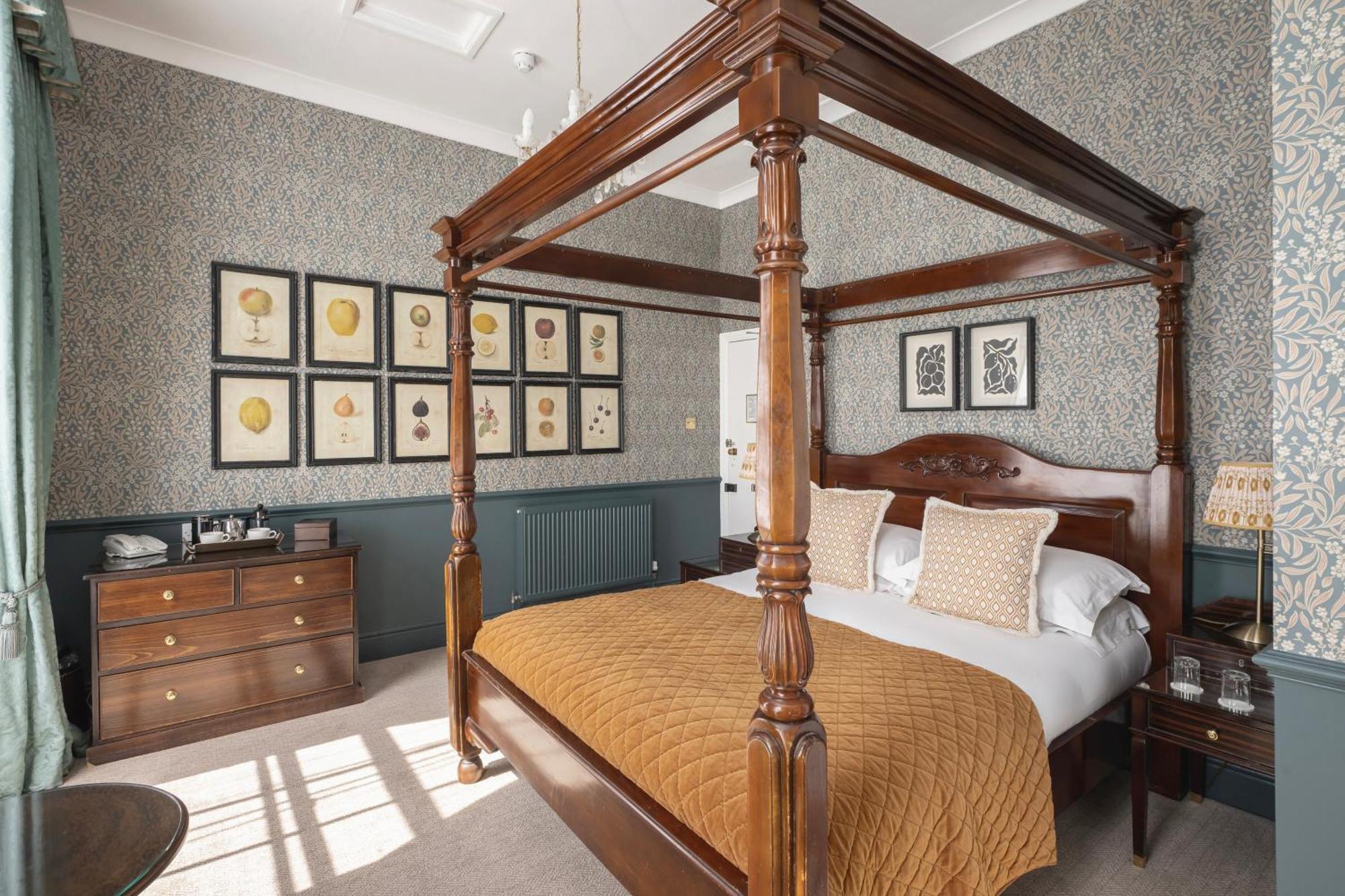 Royal Hotel 3*