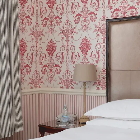 Royal Hotel Bath Room photo