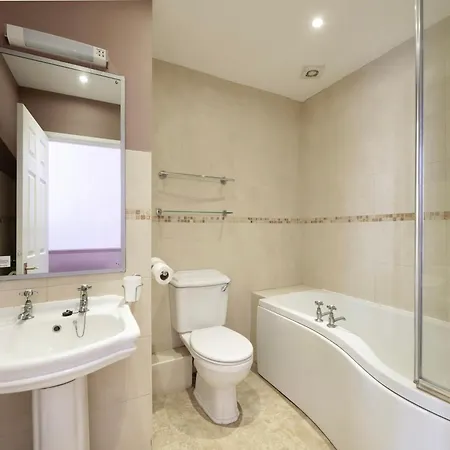 Royal Hotel Bath Room photo