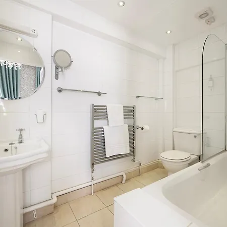 Royal Hotel Bath Room photo