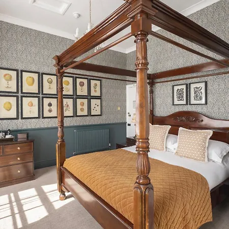 Royal Hotel Bath Room photo